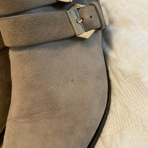 Taryn Rose Samantha Tan suede Ankle boots with gold tone buckles. SZ 8.5 - Picture 7 of 16